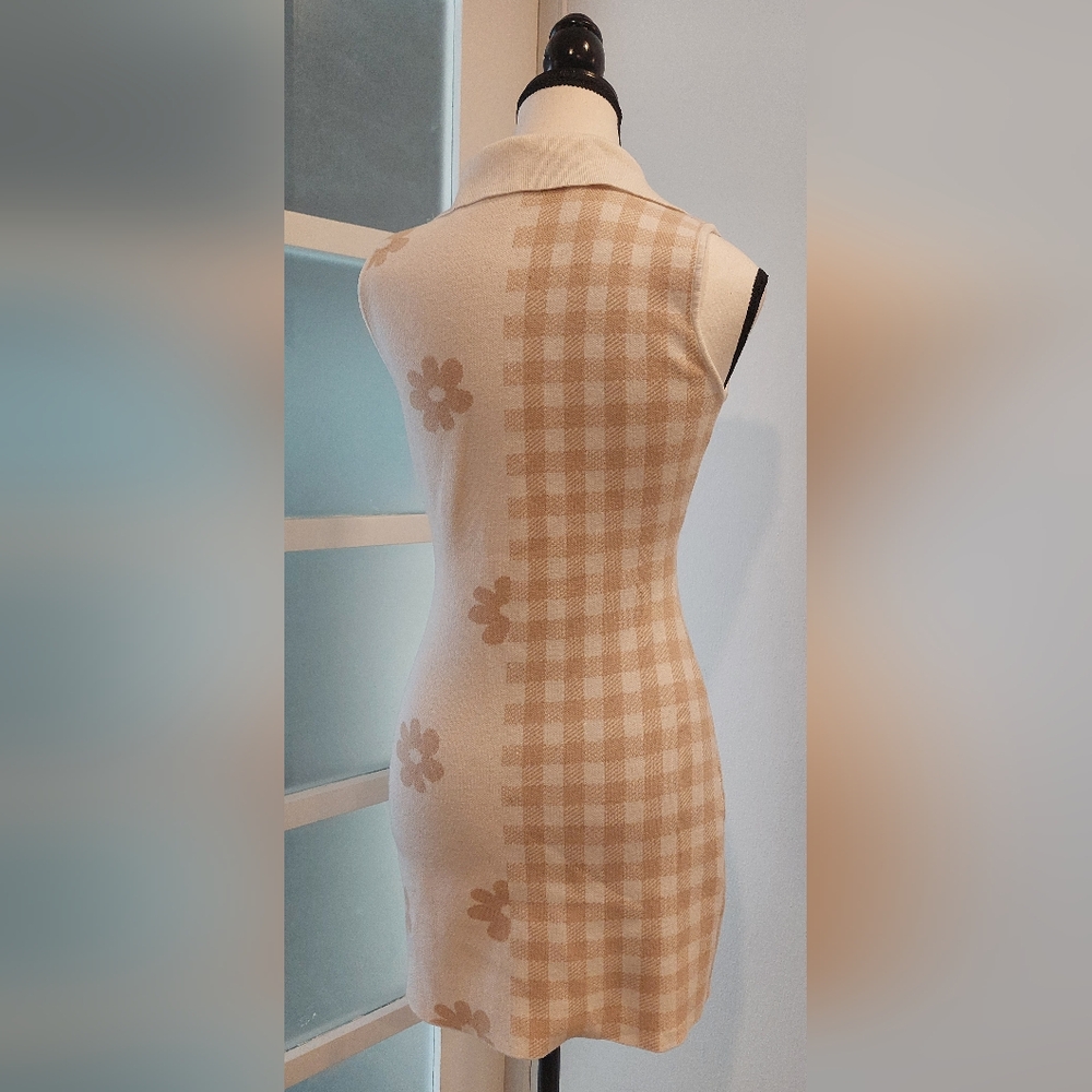 Le Lis Cream and Tan Embellished Sheath Mini - Picture 4 of 7